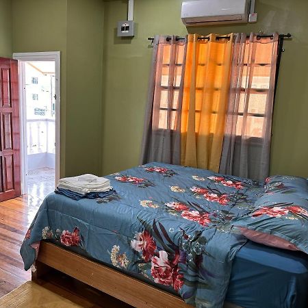 Hollywood Guesthouse 乔治敦 外观 照片