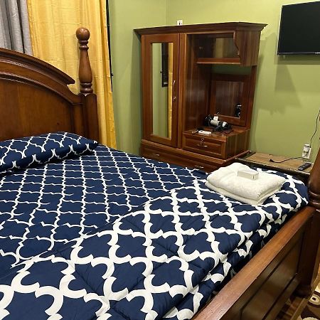 Hollywood Guesthouse 乔治敦 外观 照片