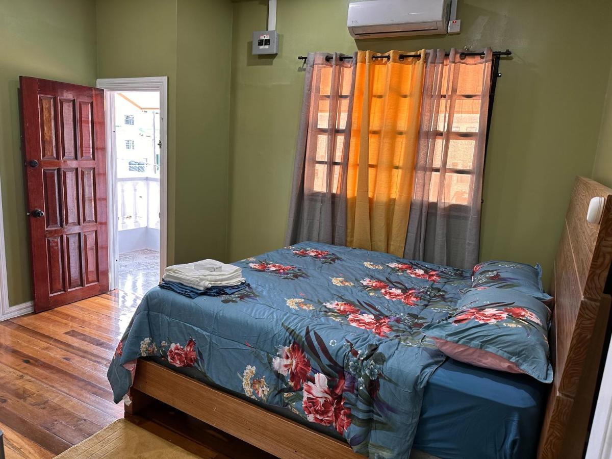 Hollywood Guesthouse 乔治敦 外观 照片